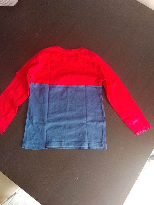 Lote de 2 camisolas básicas de manga comprida para menino.