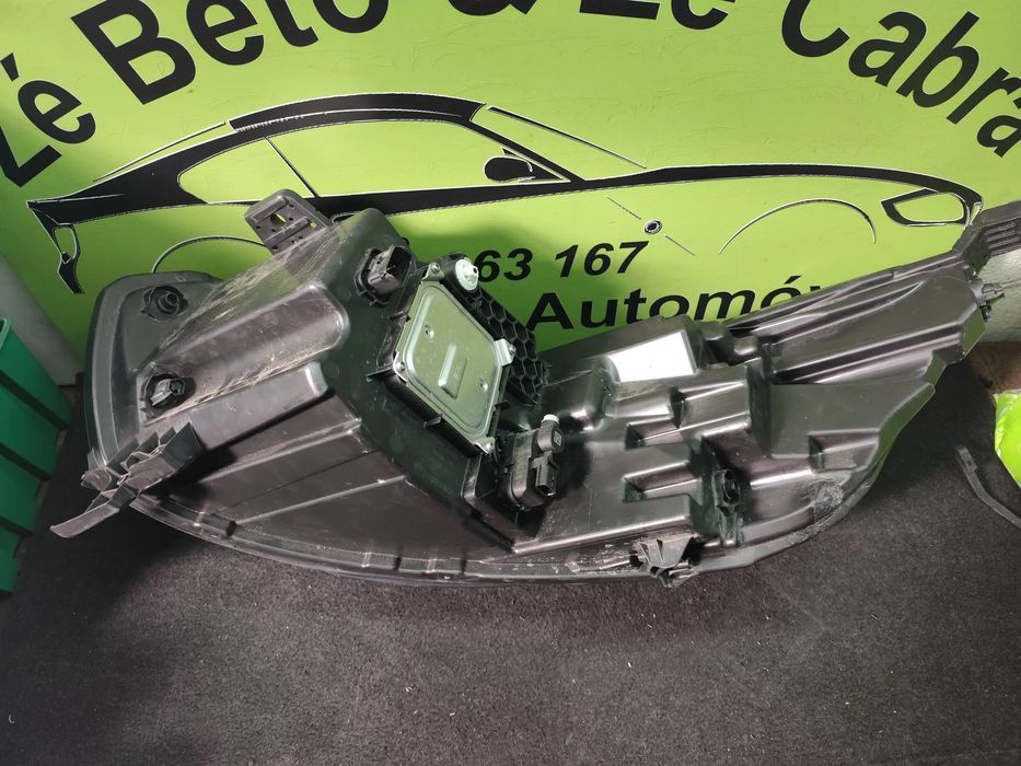 RENAULT TRAFIC III FAROL LED DIREITO - FF687