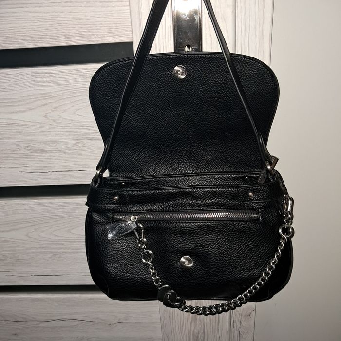 Torebka Juicy Couture  czarna
Nowa z metkami.
Rączki, pasek z re