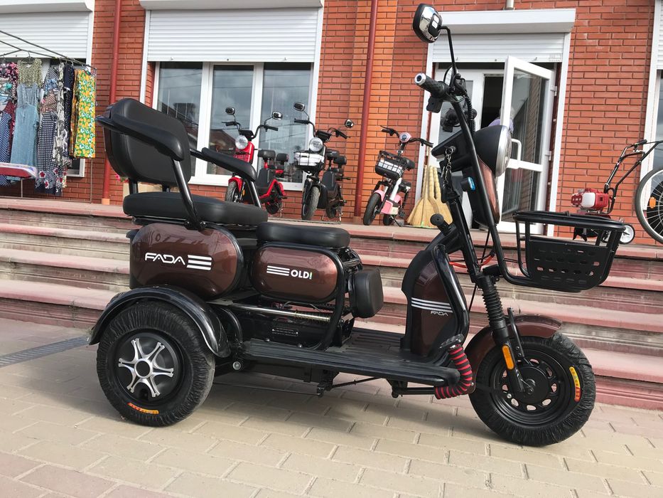 Електроскутер трьохколісний