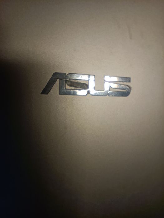 Планшет Asus ZenPad P027, 9",  4 gb/64 gb + слот micro SD, android 7. Справний, має ушкодження скла нижче кнопки Home.