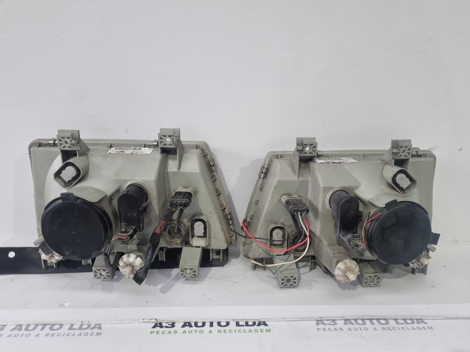 Otica farol esquerdo e direito Mitsubishi Canter Fuso
