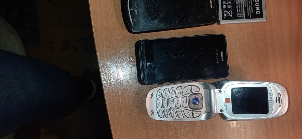 Stare telefony komórkowe