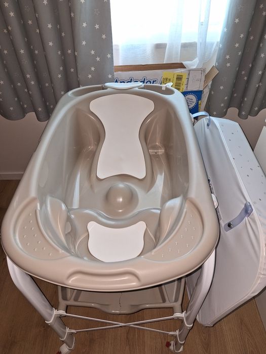 Banheira de bebe com muda fraudas