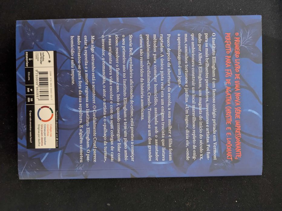 Cordialmente Cruel, Maureen Johnson