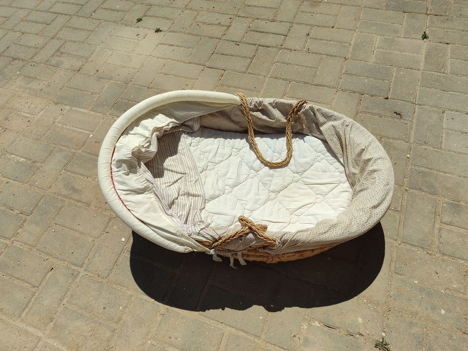 Alcofa de bebê pintas