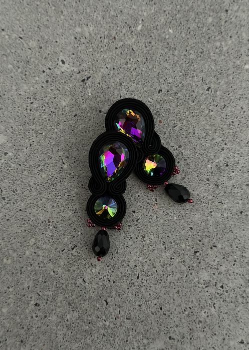 Czarne, tęczowe kolczyki sutasz, glamour eleganckie sztyfty, wkrętki