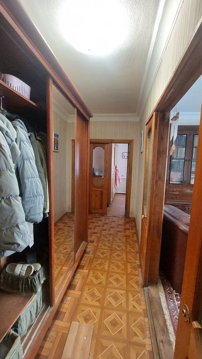 Продам 3-кімнатну квартиру. Вул.Покровська,6.