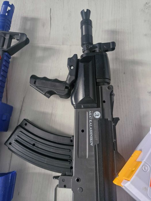 Zestaw pistoletow NERF i AK47 i inny