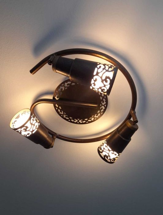 Candeeiro Moderno – Elegância e Luz Imediata!
