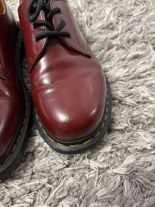 wiśniowe buty dr. martens doc’s 1461