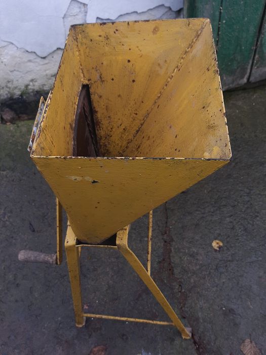 Корморізка ручна