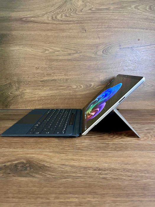 Microsoft Surface Pro 11\OLED\Qualcomm Snapdragon X Elite 1\16 ГБ-DDR5\SSD 512 ГБ\Qualcomm Adreno X1 85