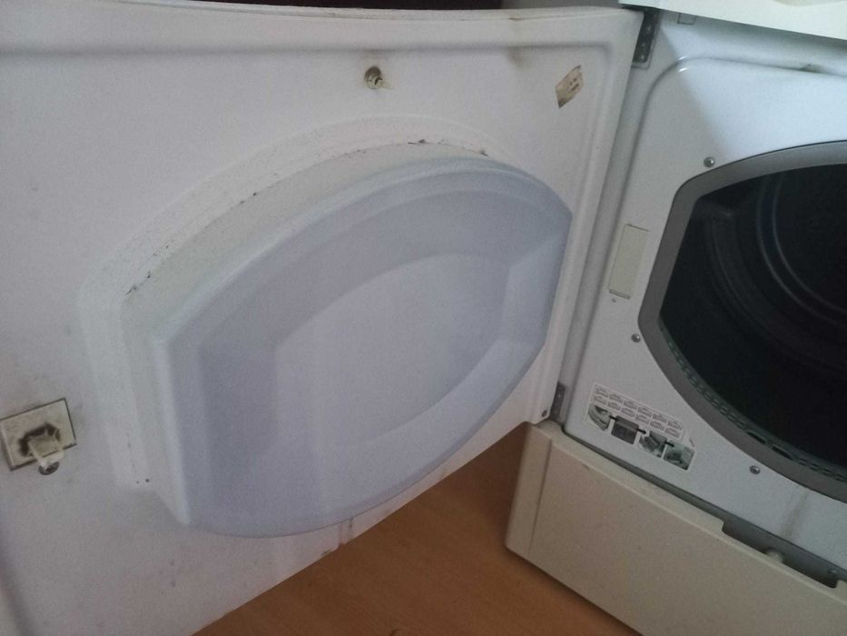 máquina de secar roupa Indesit, modelo IS70C