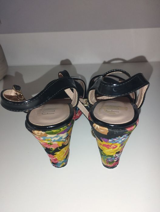 Sandálias marca Foreva