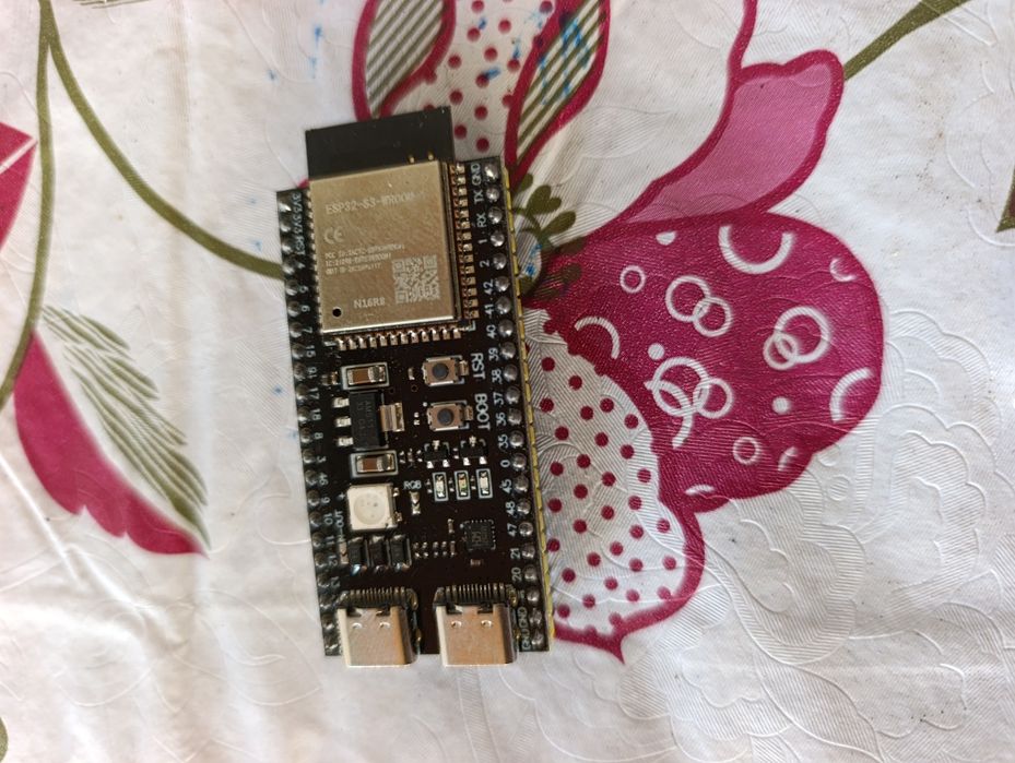 Плата ESP32-S3-WROOM-1