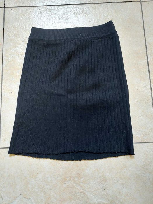 Spódnica czarna w prążki