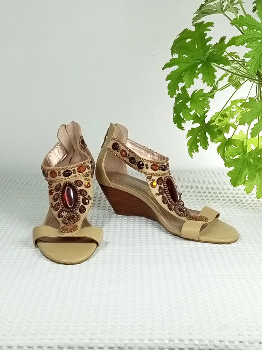 sandały beżowe BCBGeneration