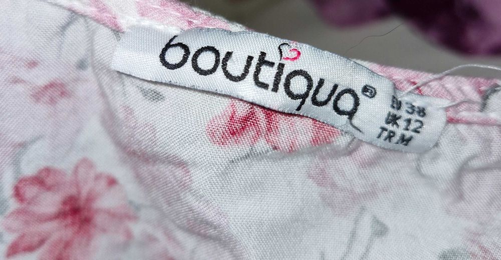 платье с цветочным принтом. Нет пояса, б/у