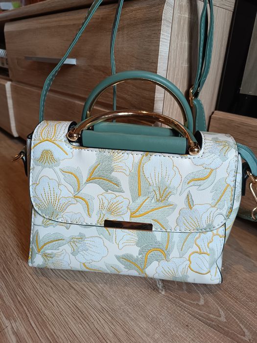 Сумки жіночі б/в та нові.