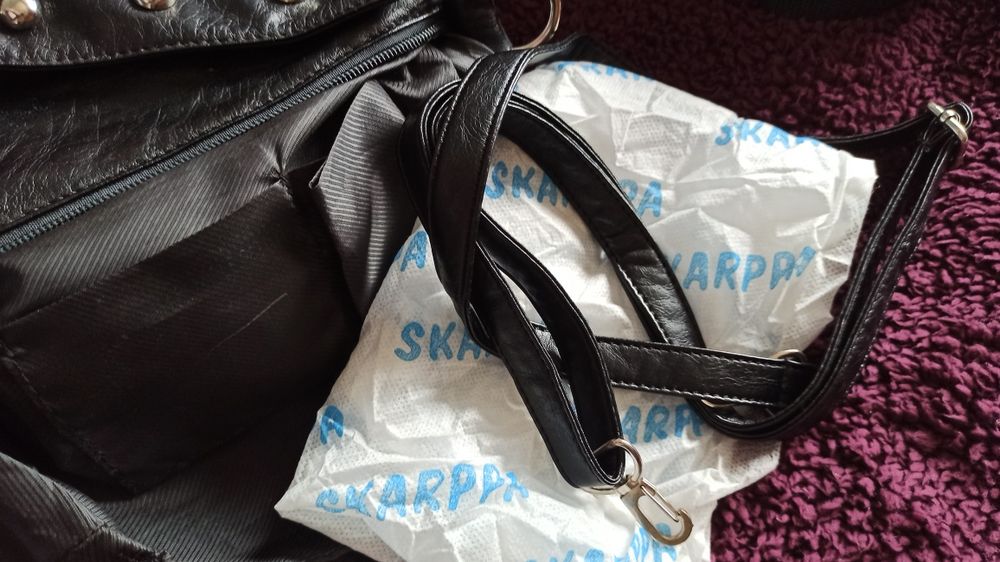 Mala/Pochete preto com tachas,PELE PURA marca SKARPPA