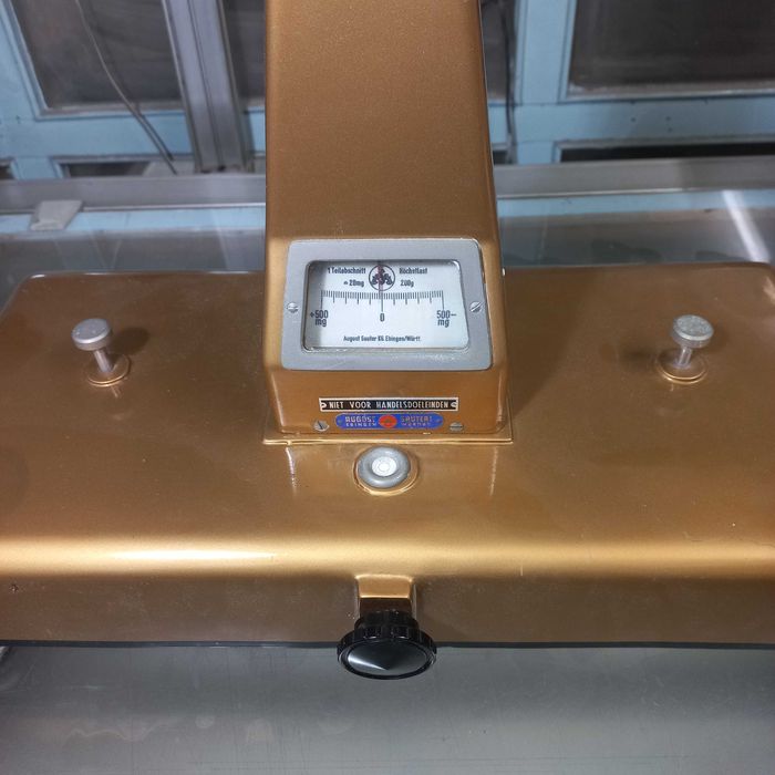 Balança de precisão com sistema hidráulico