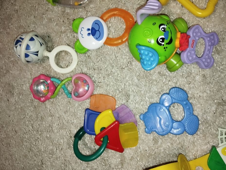 Лот фірмених іграшок