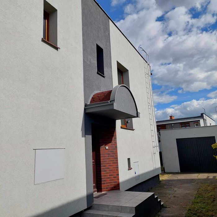 Dom 187 m2 do wynajęcia . Szamotuły aleja Powst. Styczniowego 7.  7 Pokoi , Garaż  30 m2 . Okazja cenowa  !