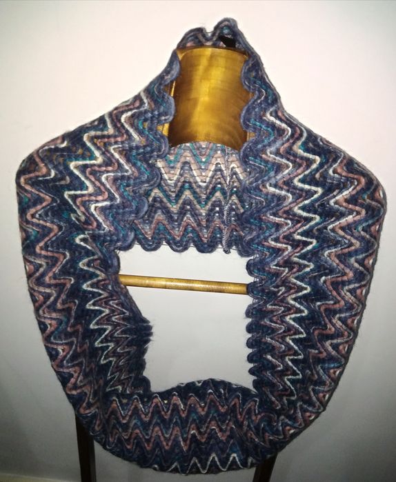 Gola-cachecol comprida em lã Accessorize.