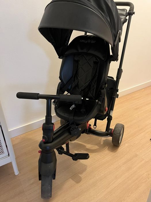 Carrinho de bebê preto