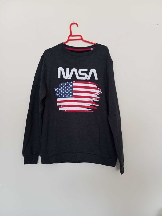 Camisola cinzenta com detalhe da NASA