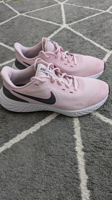 Кросівки nike revolution
