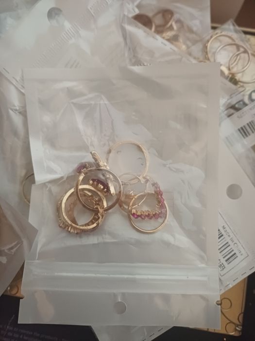 Lote com mais de 50 Anéis