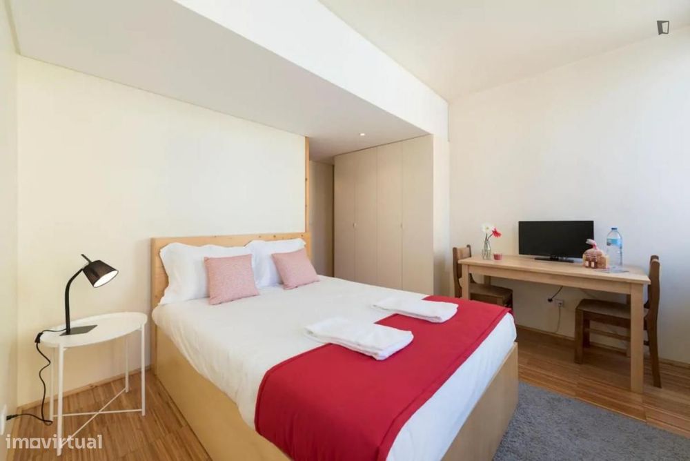 Quarto - localizado em Santo Ildefonso Porto