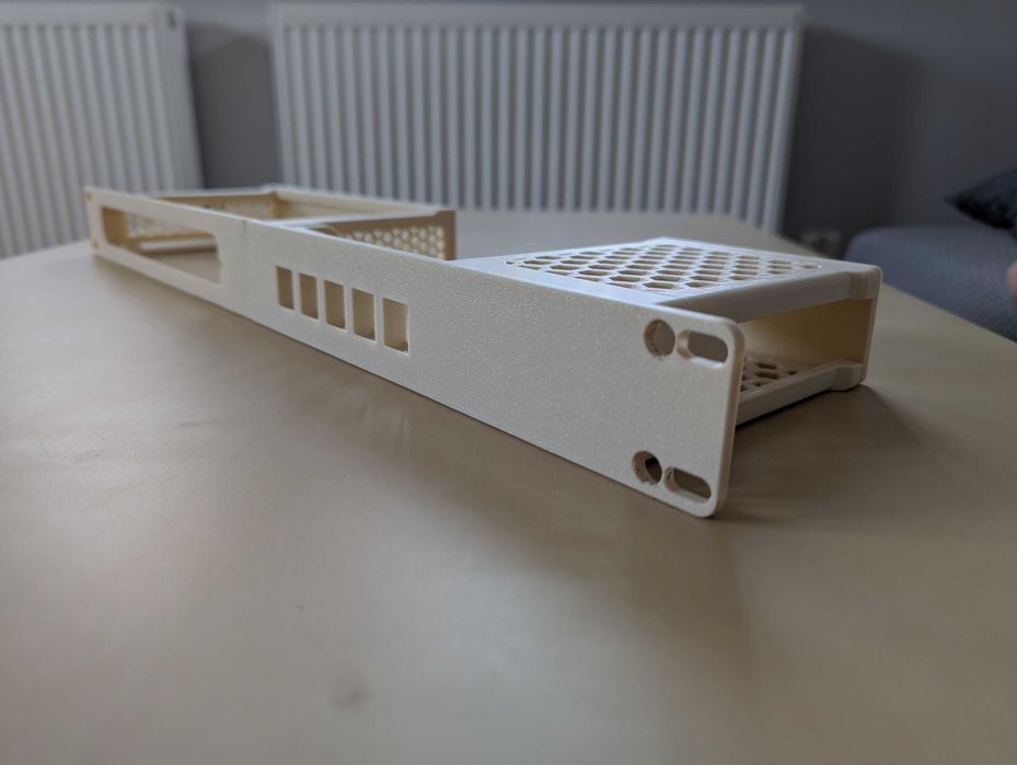 Uchwyt Rack 1U do Ubiquiti UCG-Fiber + 5x Port Keystone PETG - Druk 3D