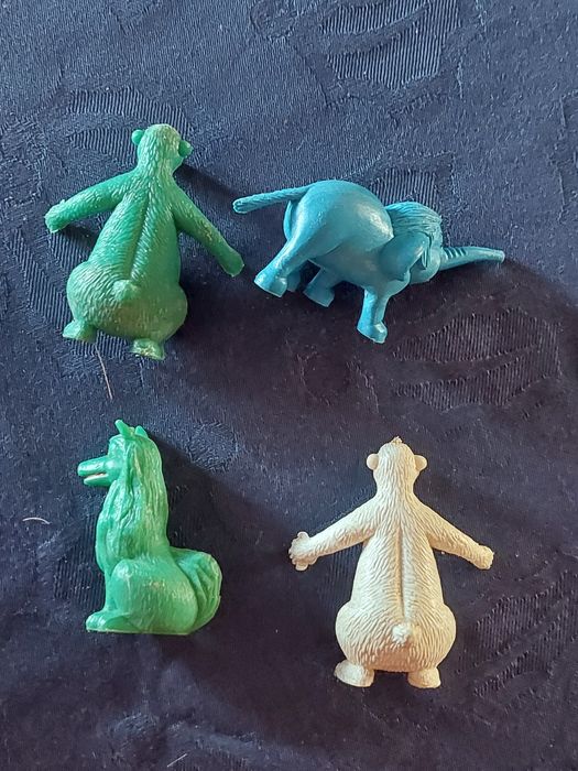 bonecos muito raros monocromaticos Mogli brinde