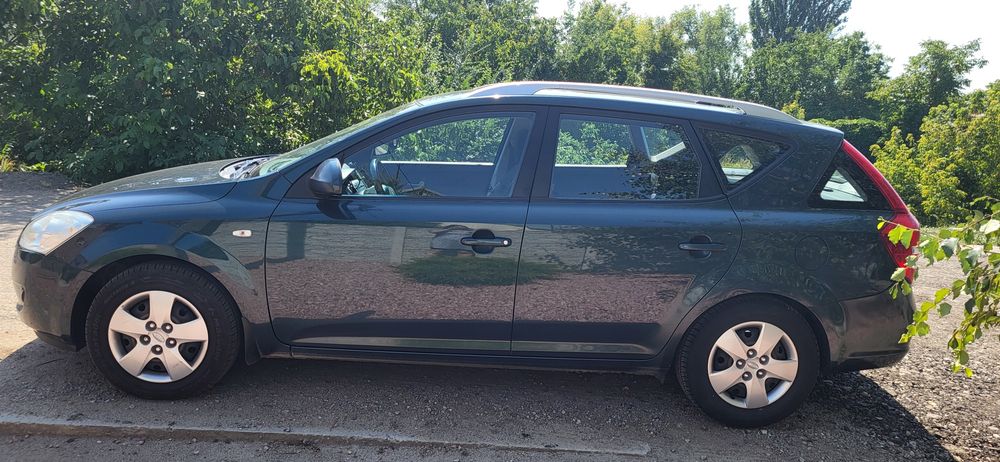 Продам машину KIA SEED