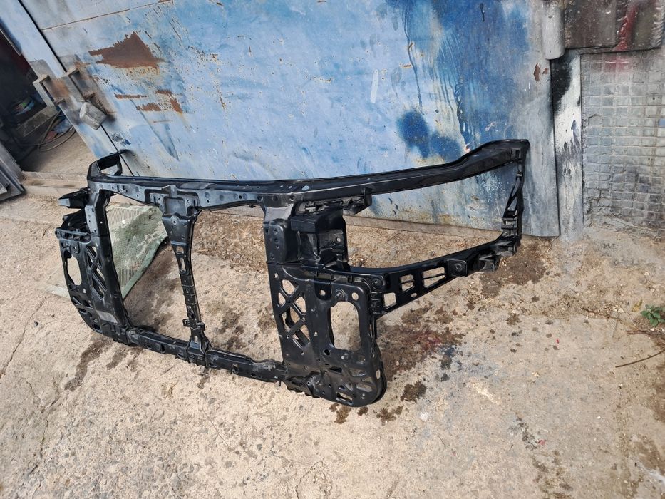 Киа сид .2007год.Передняя рамка радиатора.