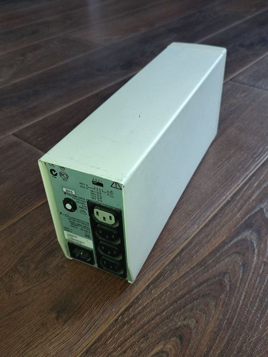 Безперебойник APC Back-UPS 500