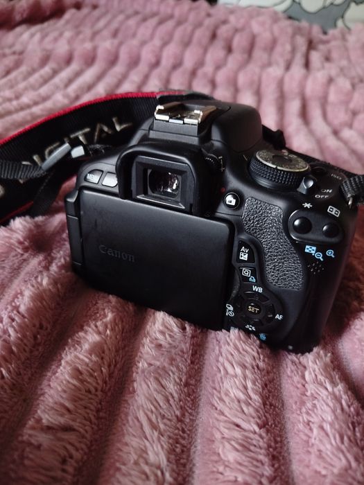 Камера Canon 600d з кітовим об'єктивом 18-55мм