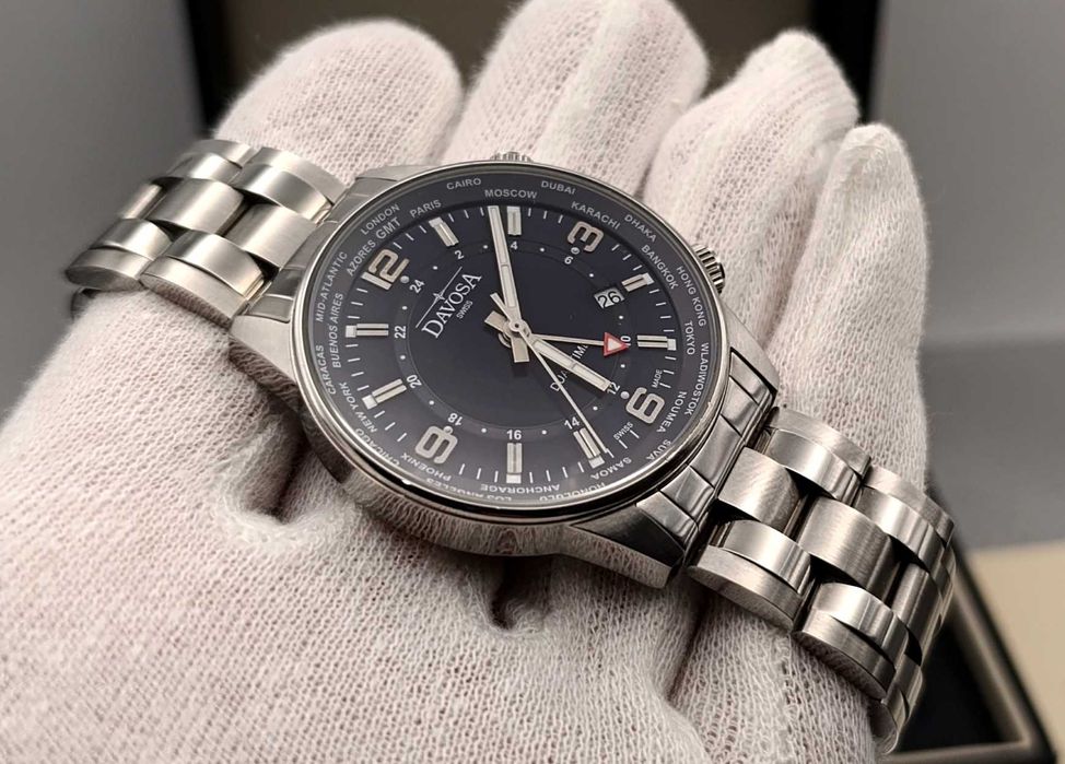 Świetny zegarek Davosa VIREO z czasem światowym GMT, swiss made