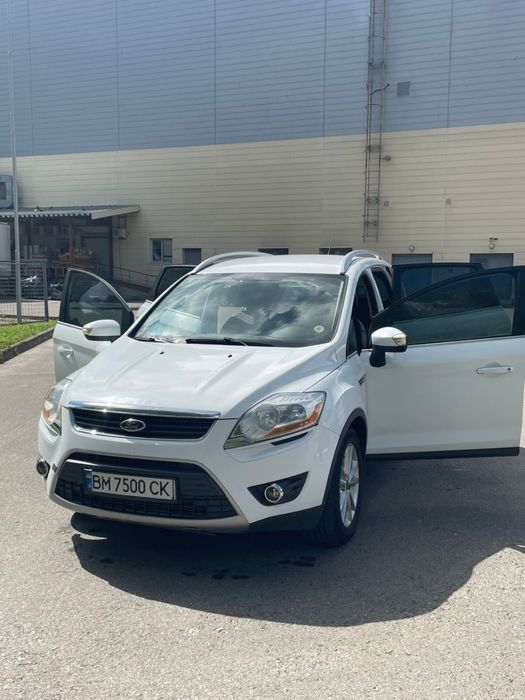 Авто Ford Kuga 2012 офіційний.