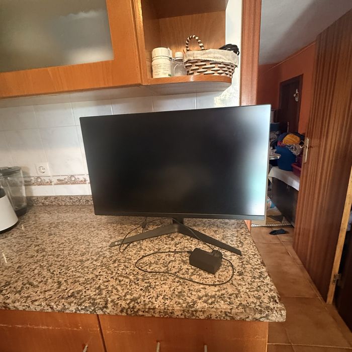 Monitor LG UltraGear 27" 165Hz (Modelo 27GQ50F-B) - Perfeito Estado!