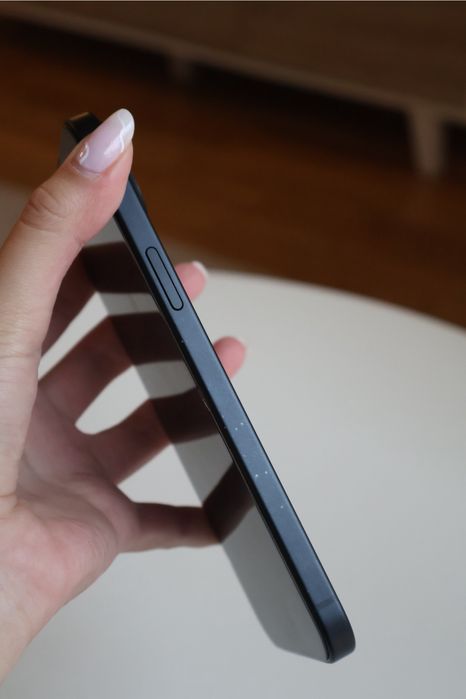 Iphone 15 PLUS com menos de um ano de uso. Como novo!