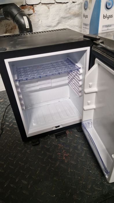 Uszkodzony cichy minibar Wolf SMT28/SMT35 – do naprawy lub na części