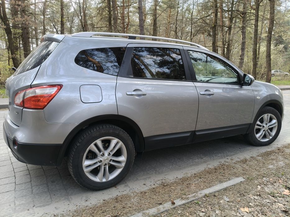 Продам Nissan QashQai+2,7місць.Рідна фарба!