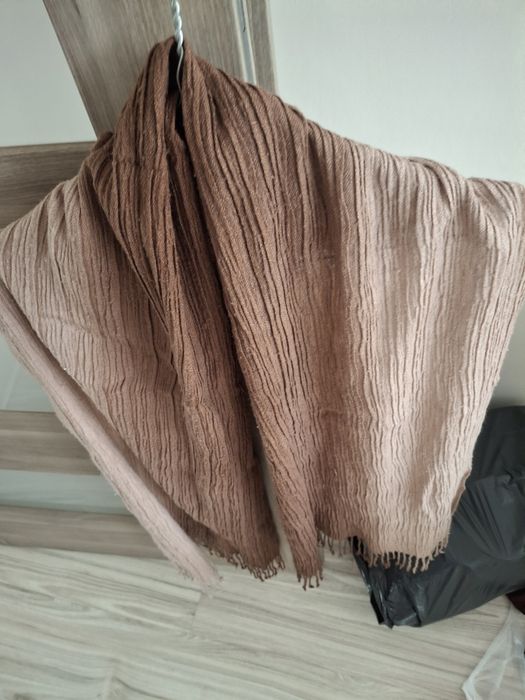 Szalik cieniowany beżowo-brązowy