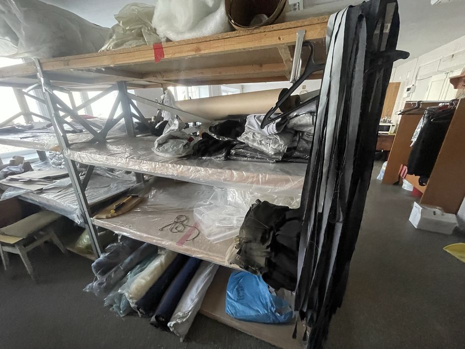 металеві складські стелажі