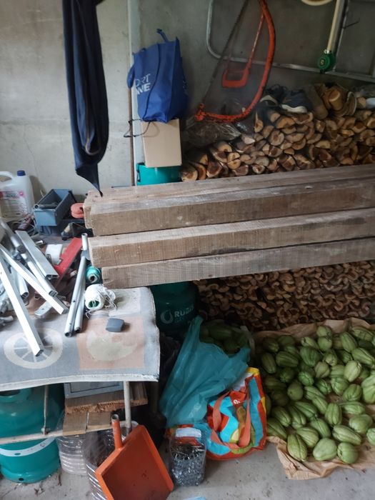11 barrotes com 2,5 metros de comprimento e 10x10 de largura pinho maciço  seco