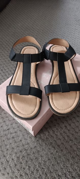 Sandałki dla dziewczynki